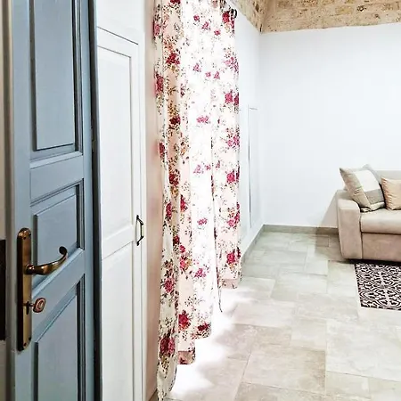 Dimora Biancodoro 펜션 로코로톤도